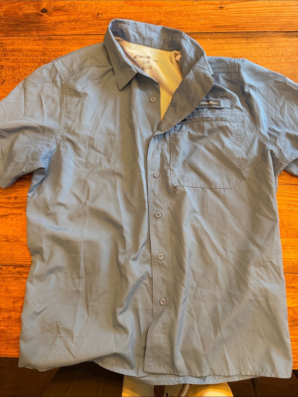 Eddie Bauer Men's Short-Sleeve Button-Down Shirt in Light Blue